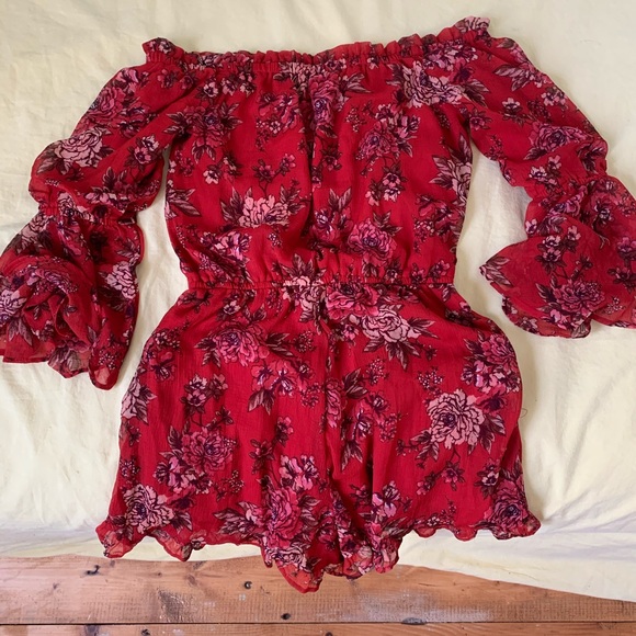 off the shoulder romper - Picture 2 of 3